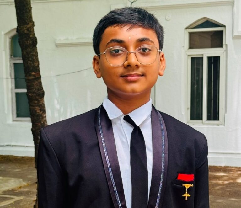 ಮಾಲೂರಿನ ಪ್ರಣವ್ ಸಿ ಗೌಡ World Book of Records ಪ್ರಮಾಣಪತ್ರ ಹಿಡಿದ ಚಿತ್ರ – Pranav C Gowda World Record